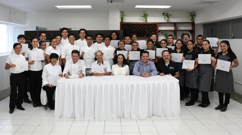 Reconoce la embajada de hungría a la universidad del caribe