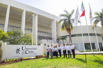 La Universidad del Caribe recibe el Distintivo de Excelencia en el Servicio Público
